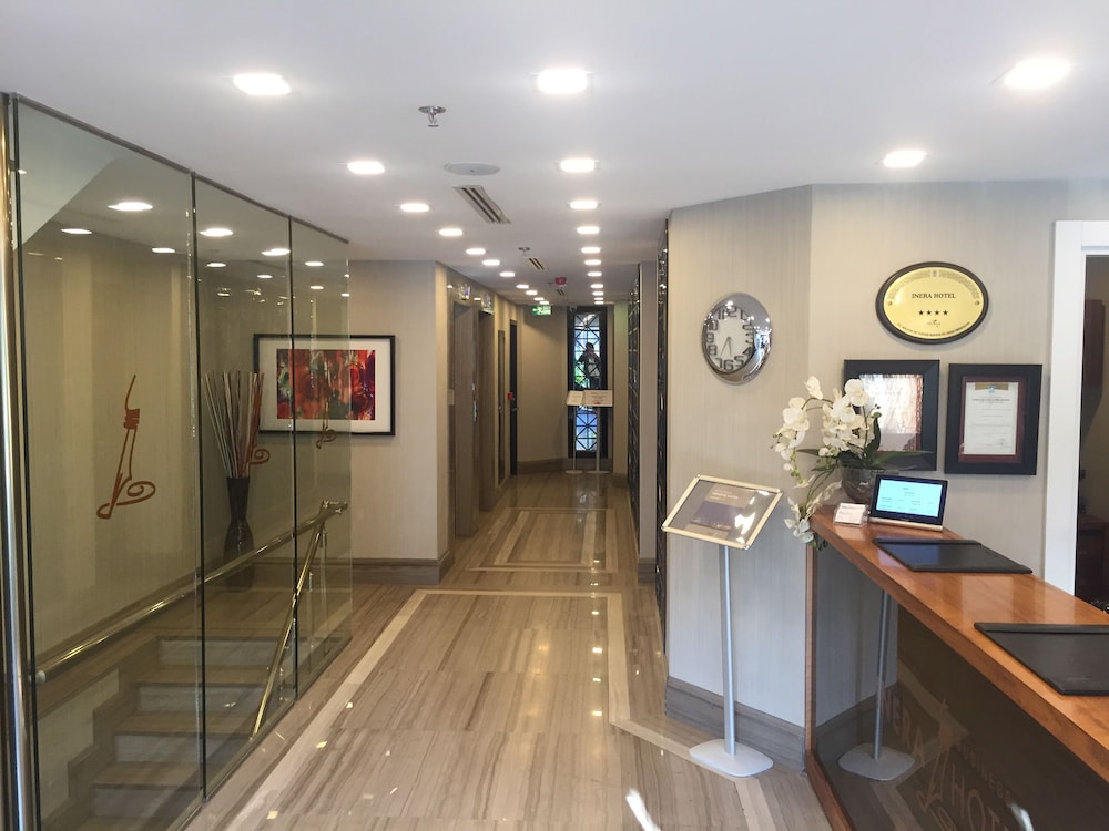 Inera Hotel 35/42