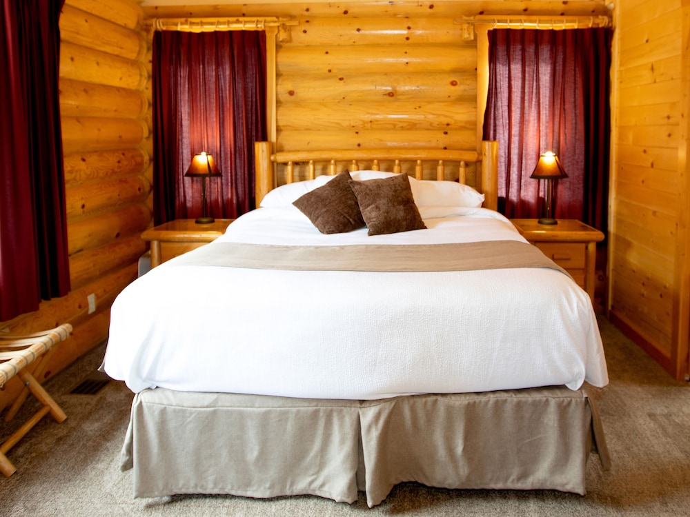 Beartooth Hideaway Inn and Cabins 30/56