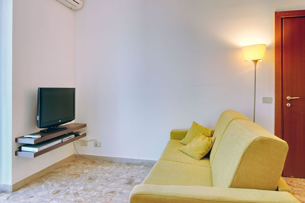 Milan Apartment Rental 36/50