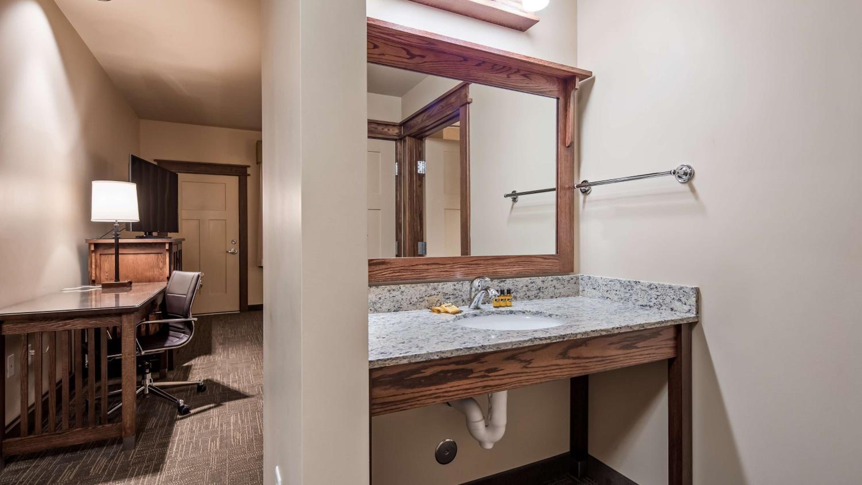 غرفة بسرير كينج لذوي الإعاقة، Best Western Plus High Country Inn 7/8