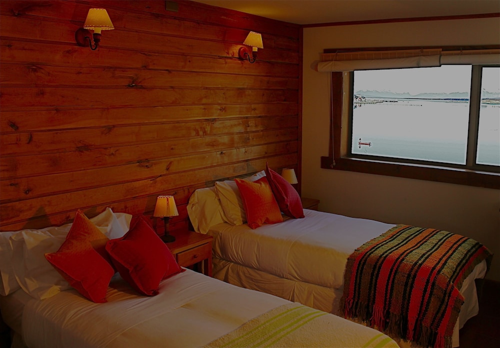 Weskar Patagonia Lodge 24/44