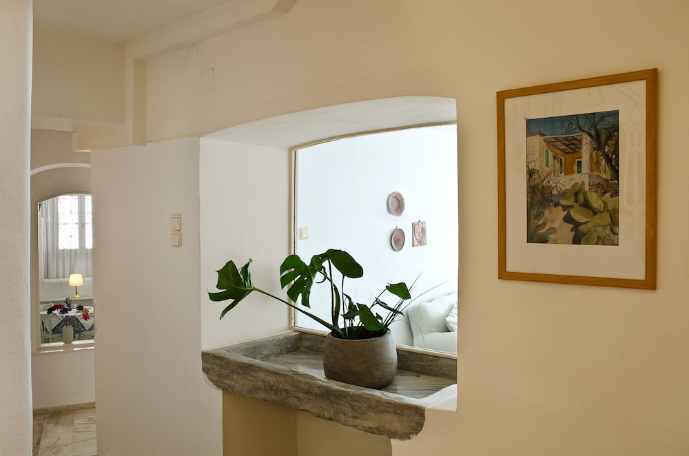 Hotel Omiros 7/50