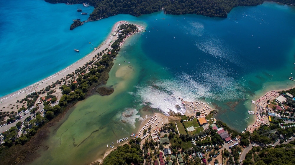 S3 Seahorse Beach Club & Hotel 35/50