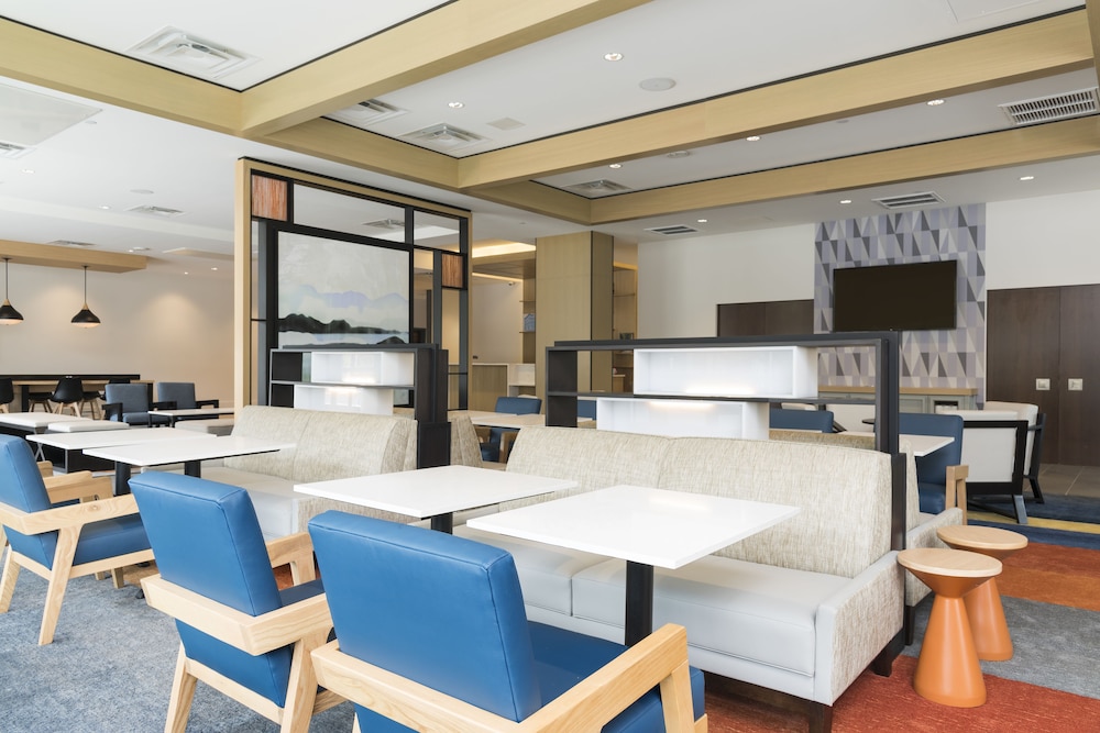 Hyatt House Austin Downtown 60/68