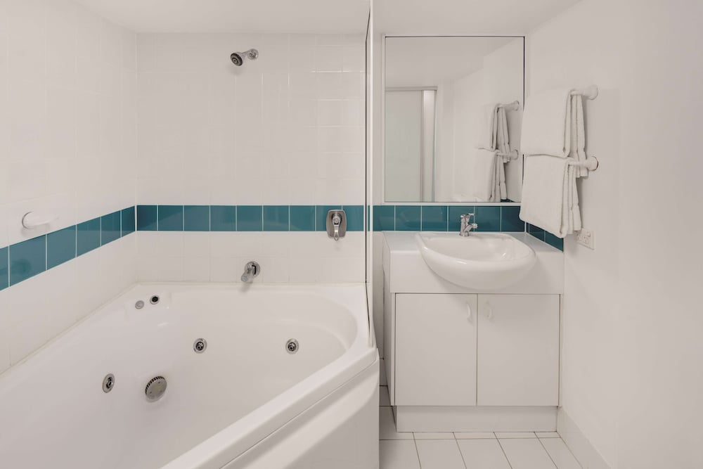 Adina Serviced Apartments Canberra James Court 42/45