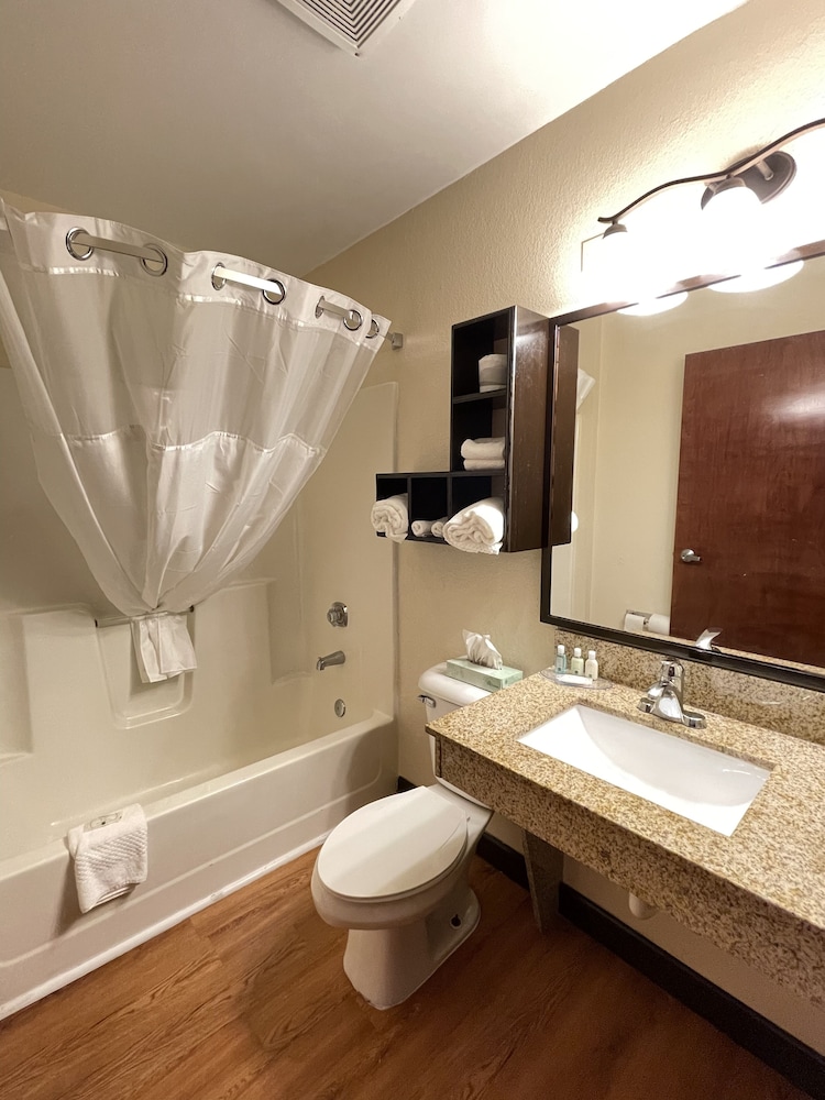 Quality Inn & Suites Augusta Fort Gordon Area 16/44