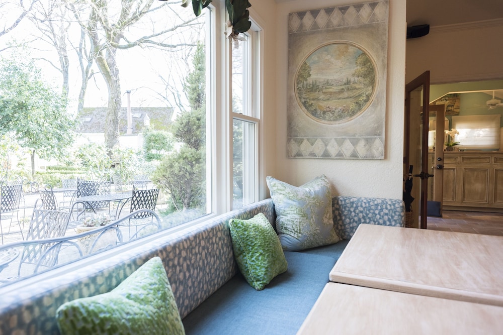 Cottage Grove Inn 36/62