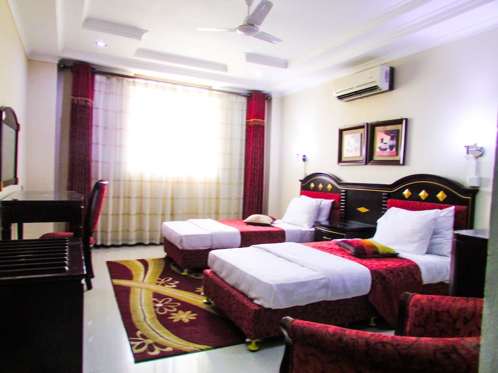Urban Rose Hotel and Apartment 17/64