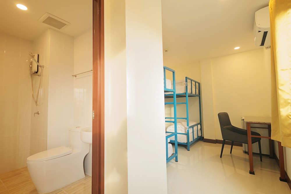 Happy Hostel 31/32