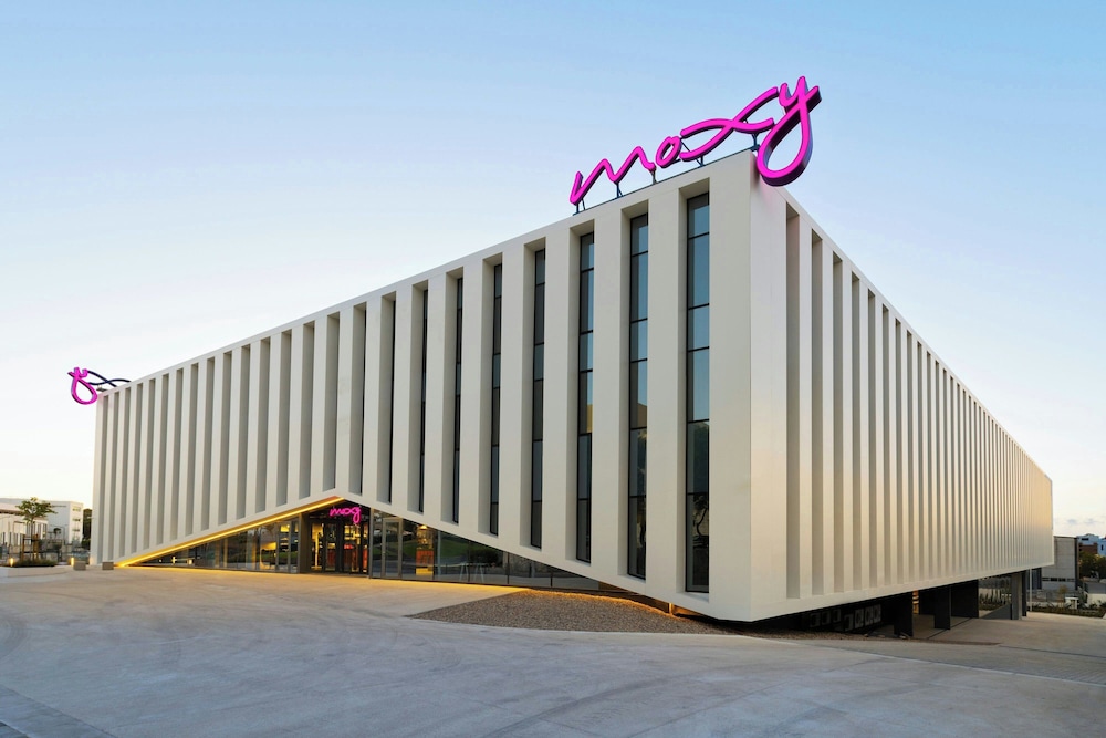 Moxy Alfragide Lisboa 55/58