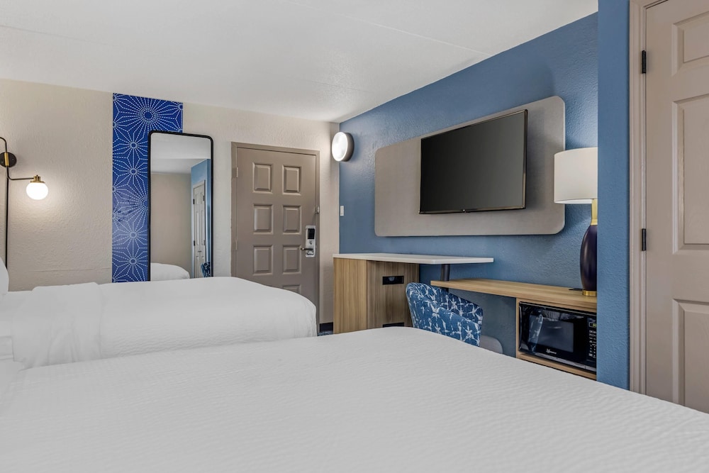 Efficiency, 2 Queen Beds