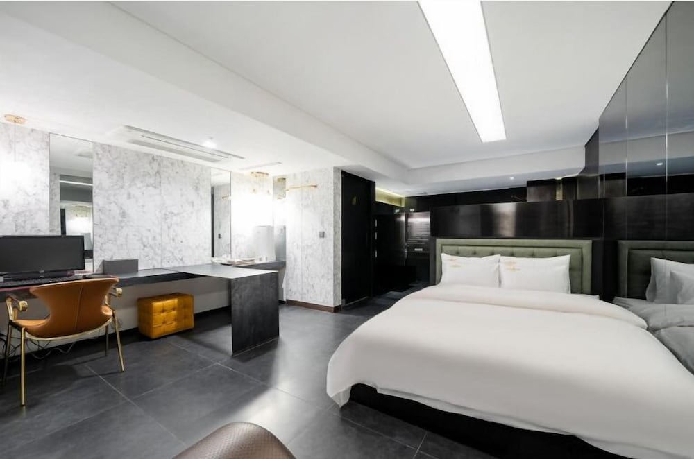 Adlige Hotel 20/54