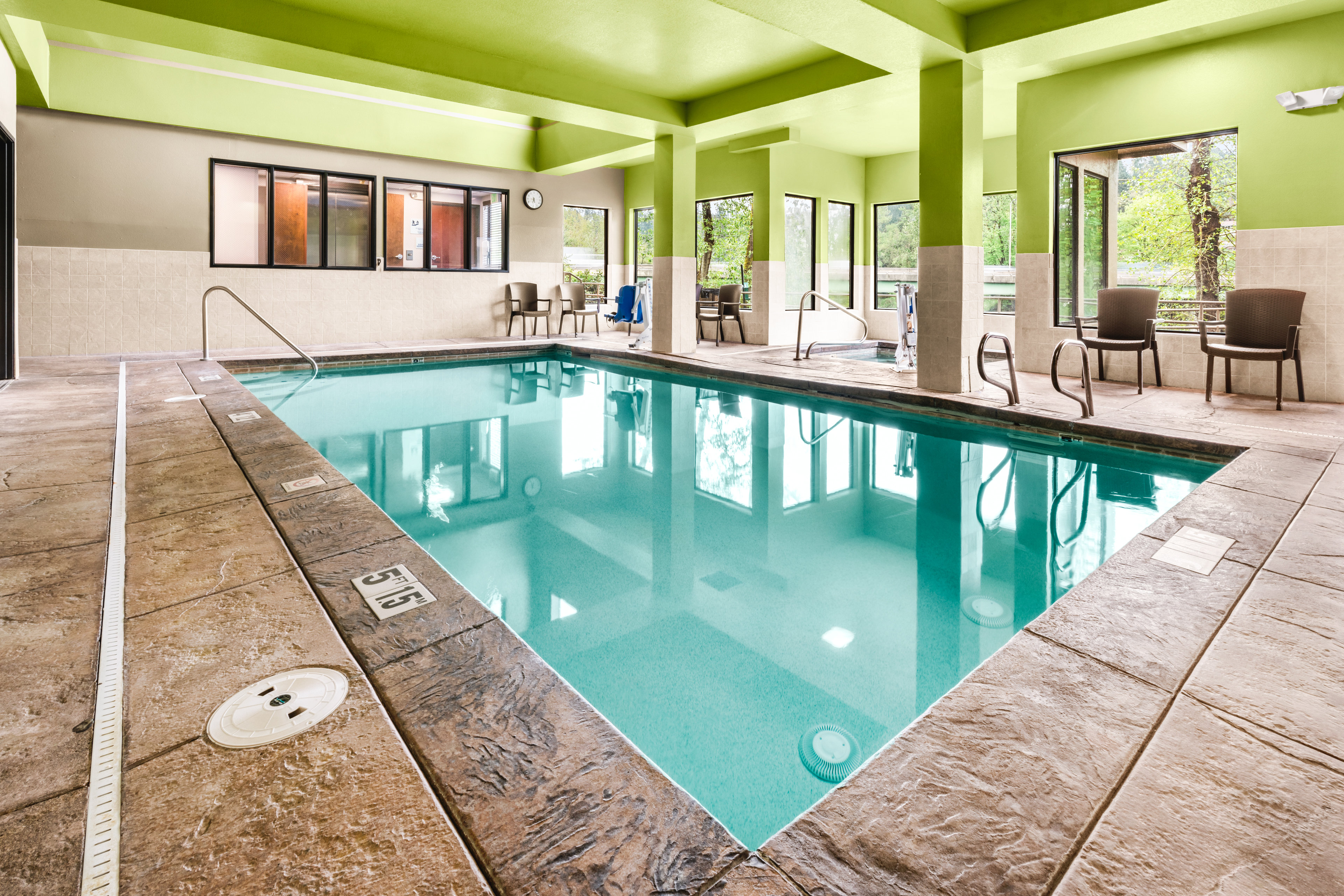 Holiday Inn Express Portland Se-Clackamas Area 46/50