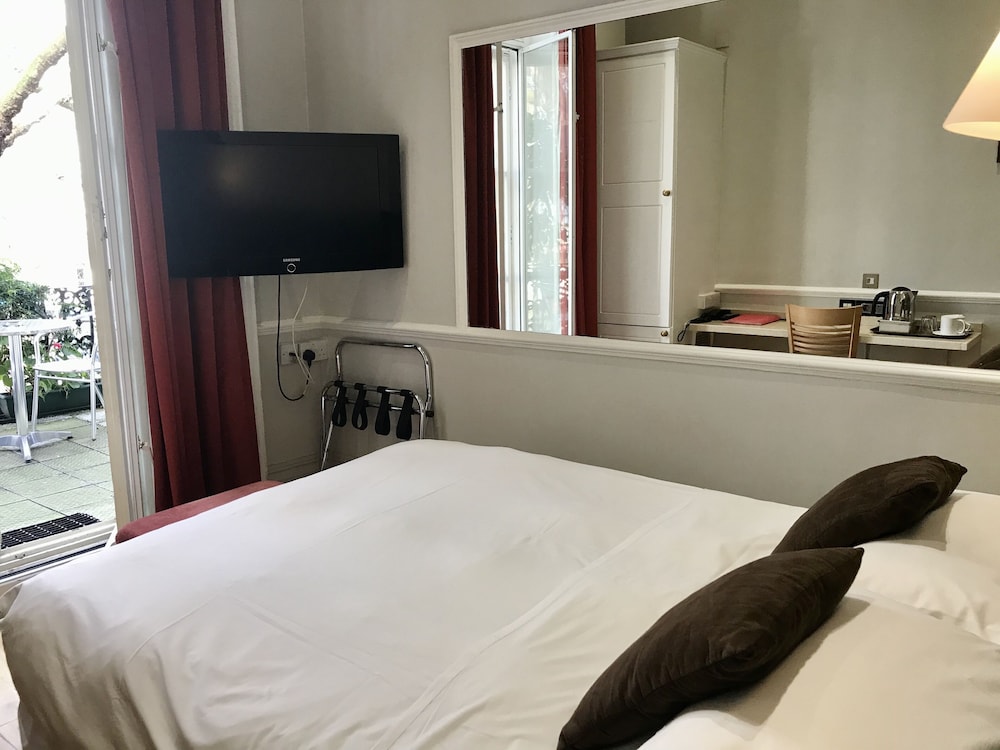 Rhodes Hotel 32/66