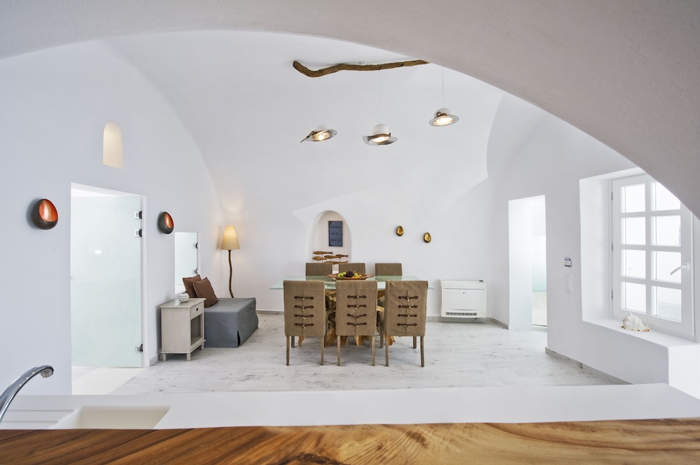 Hyperion Oia Suites 3/45