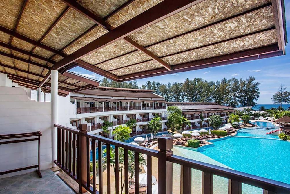 Occidental Bangtao Beach Resort 11/60