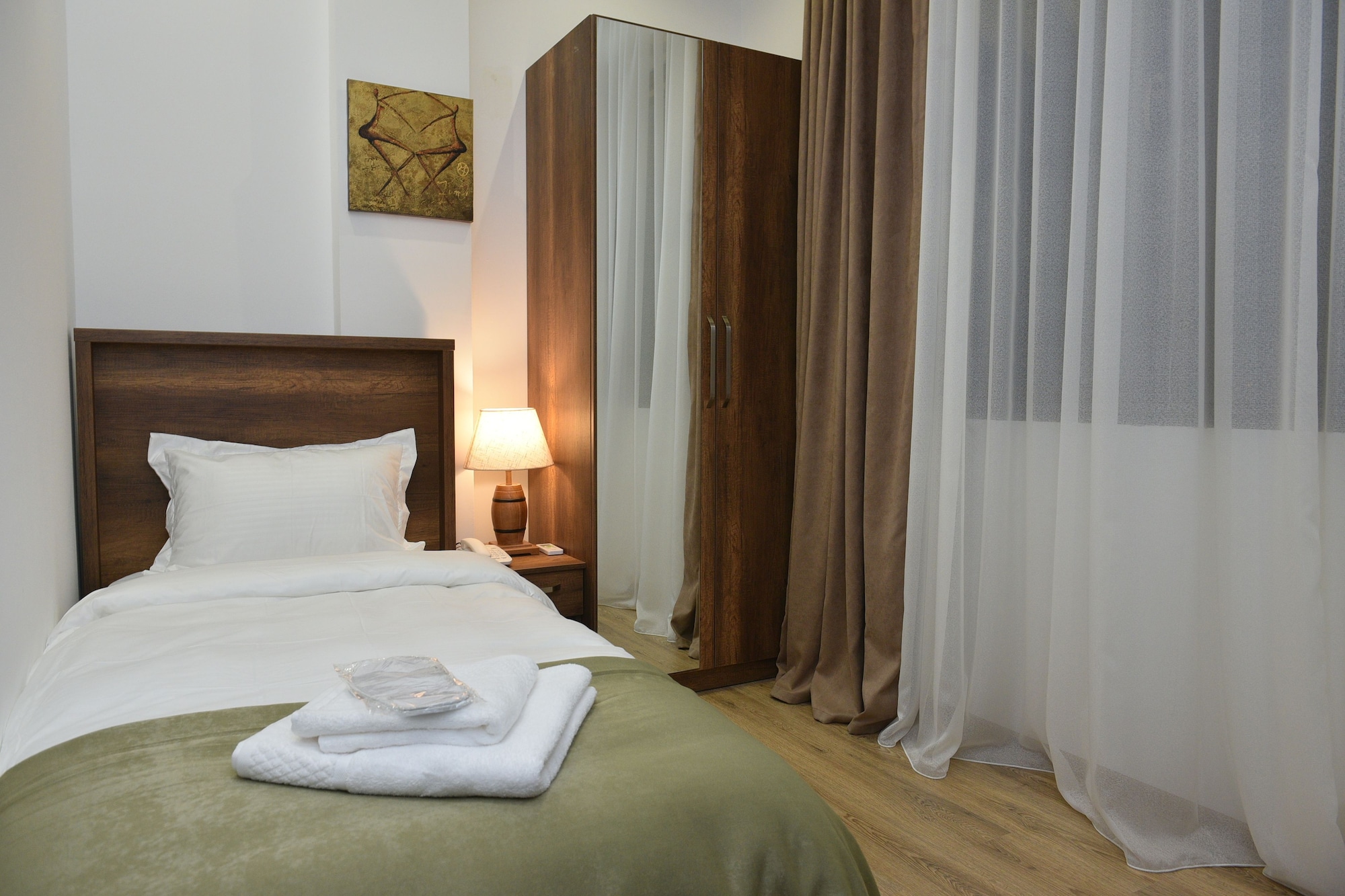 ROOM, SINGLE, SINGLE BED