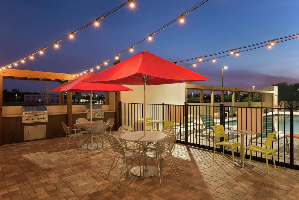Home2 Suites by Hilton Orlando International Drive South 25/44