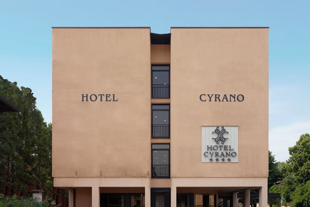 Hotel Cyrano 2/50