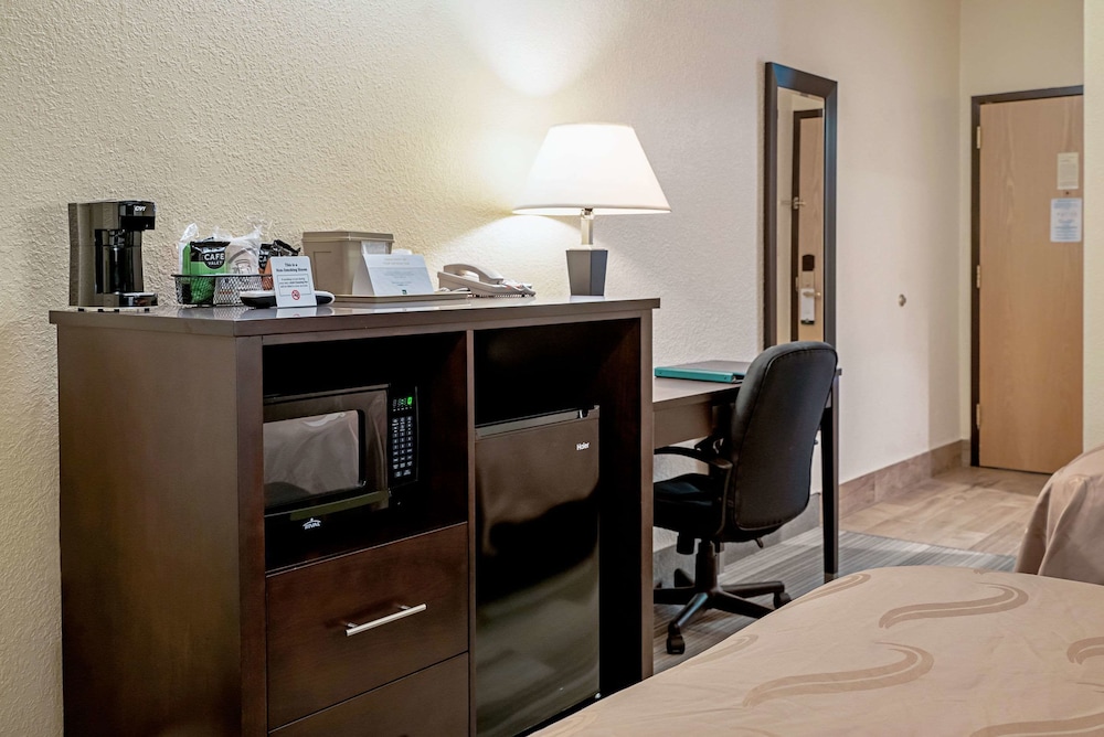 Quality Inn & Suites Robbinsville NC 30/37