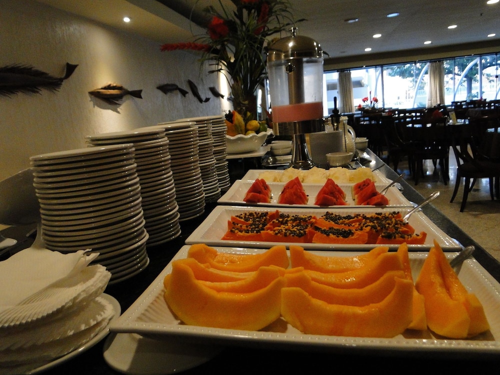 Plaza Praia Suites 50/75