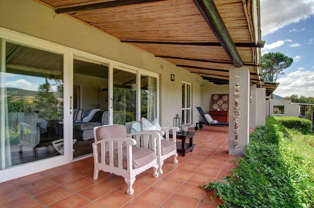 Blue Gum Country Estate 3/89