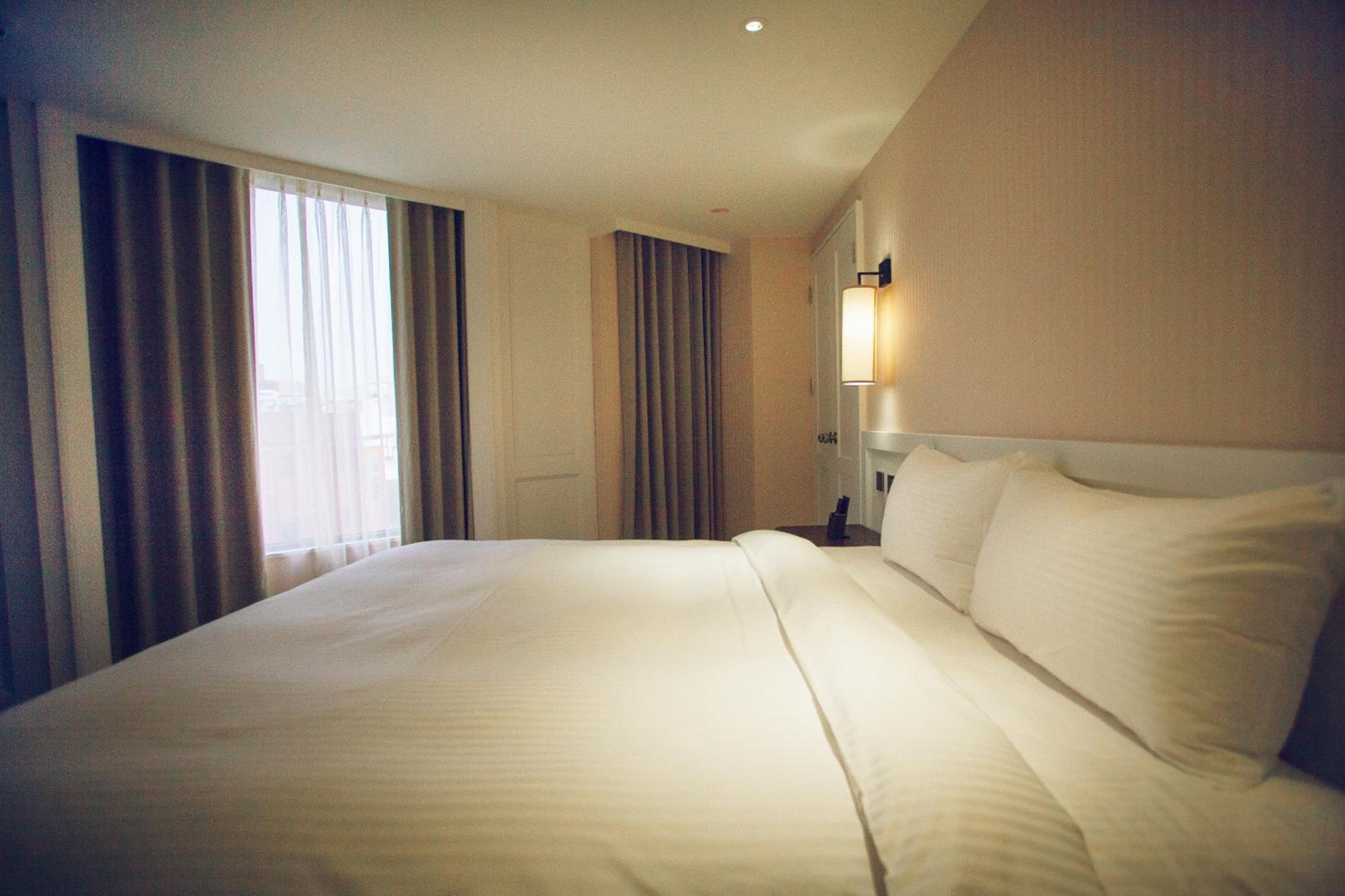 جناح تنفيذي، Inn By The Village 2/7