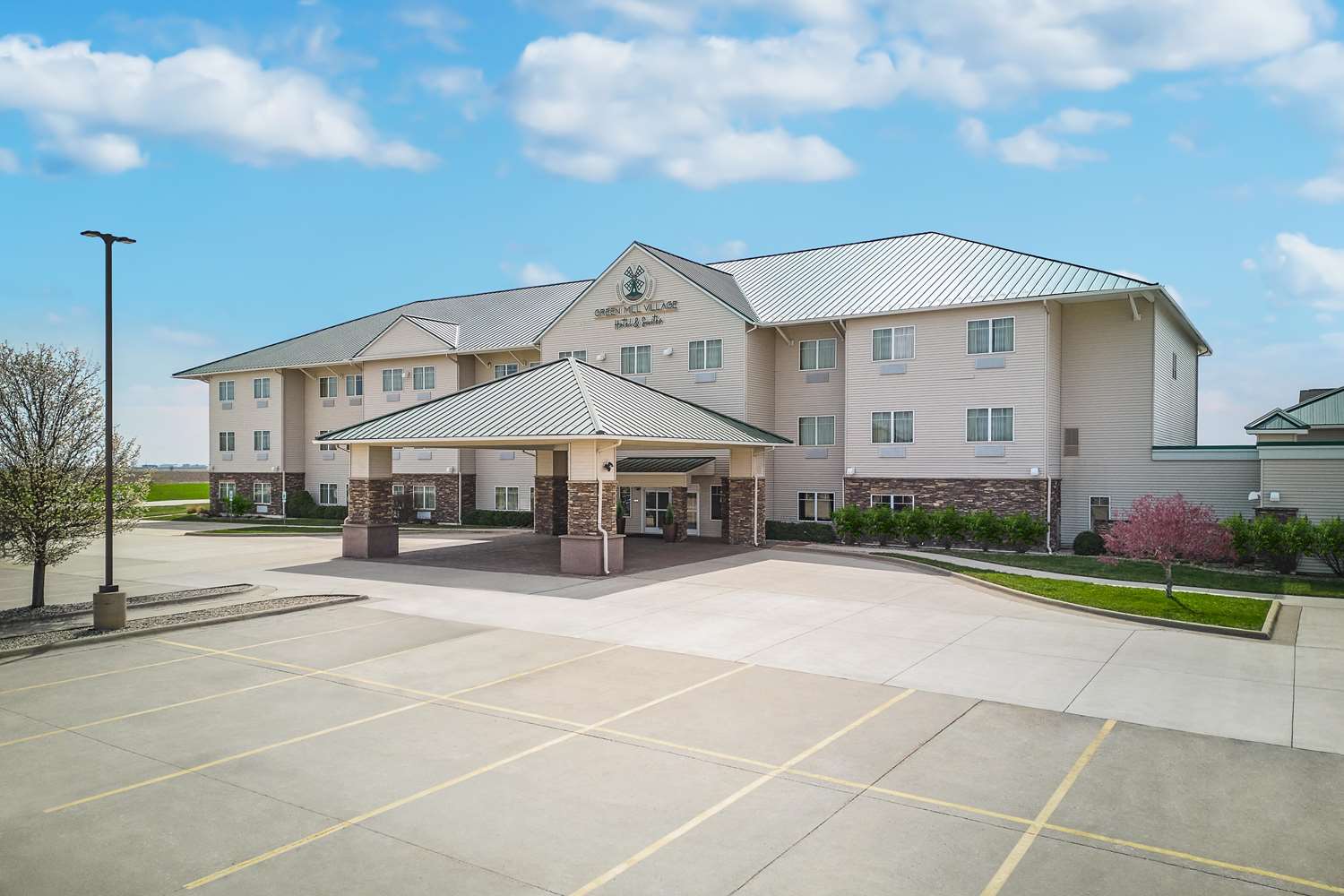 Green Mill Village Hotel & Suites, BW Signature Collection 11/12