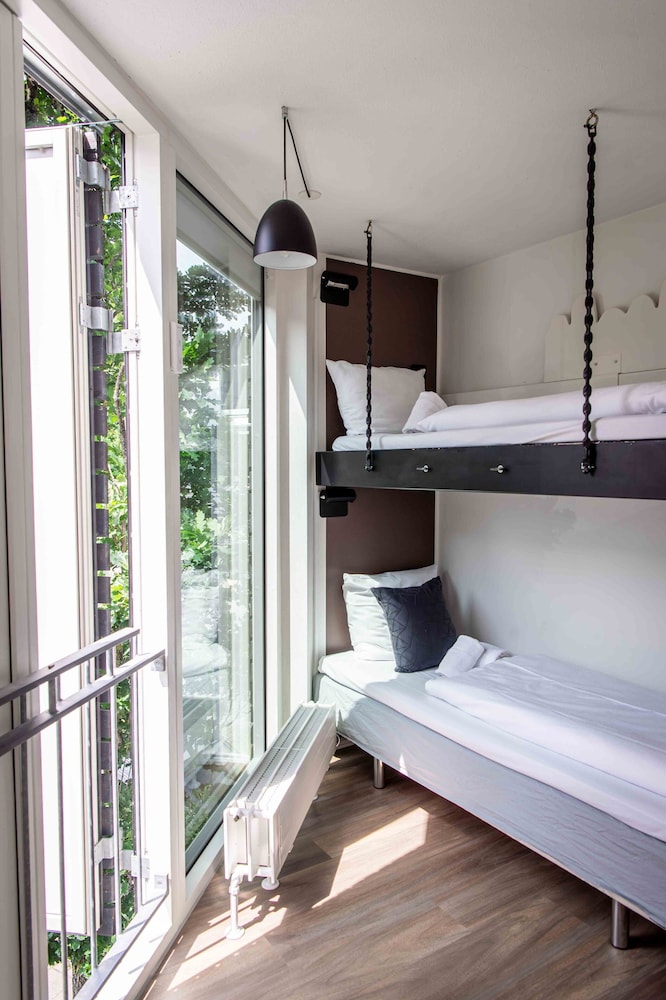 2 Bedrooms, Apartment, 6 Beds, 1 Double and 2 Bunk Beds, Partial Lake View