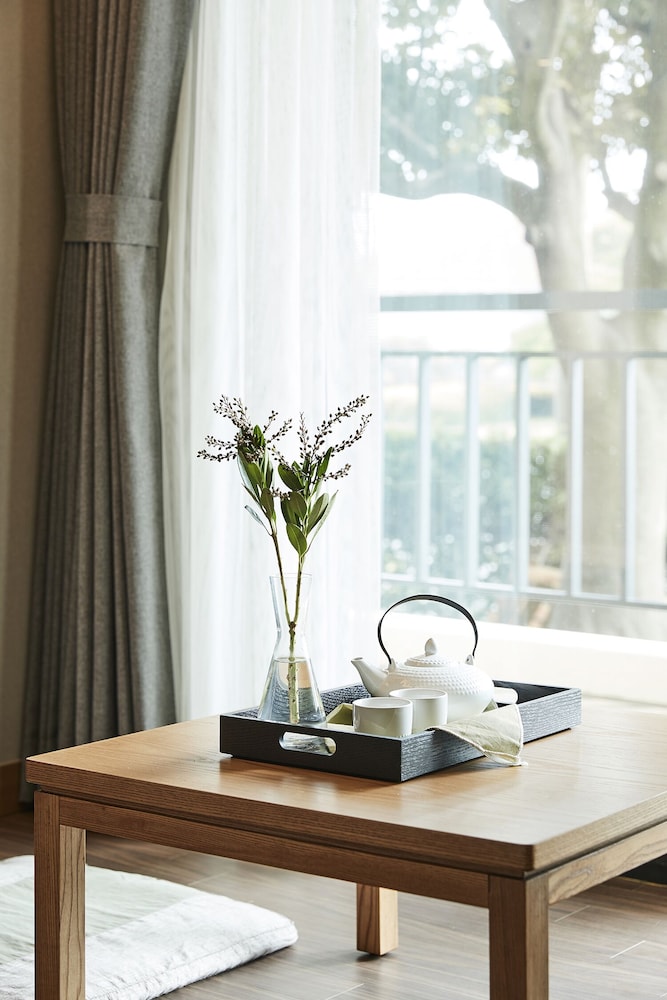 The Suites Hotel Jeju 64/73