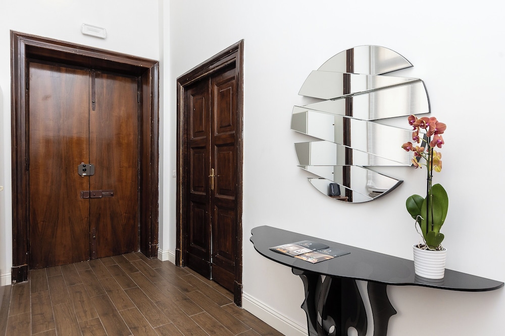 Prestigious Apartment Via Barberini 25/50