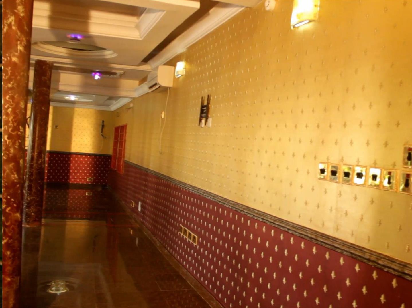 Hipoint Hotel and Suites 16/25