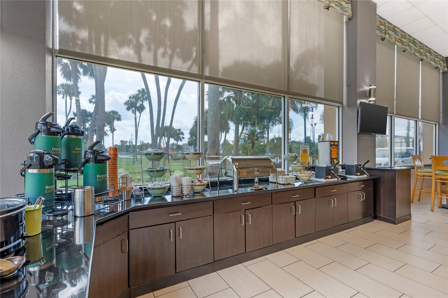 Quality Inn Bradenton North I-75 8/39