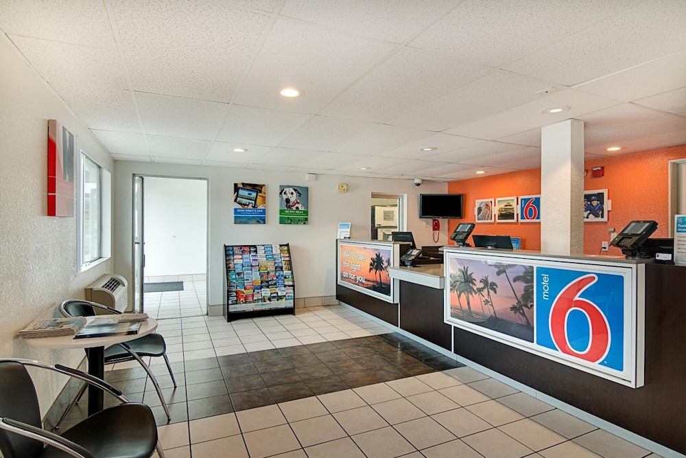 Motel6 Ventura, CA - Beach 8/58