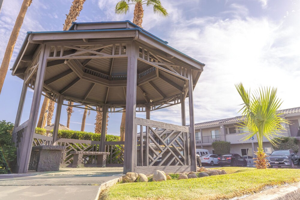 Brawley Inn 3/51