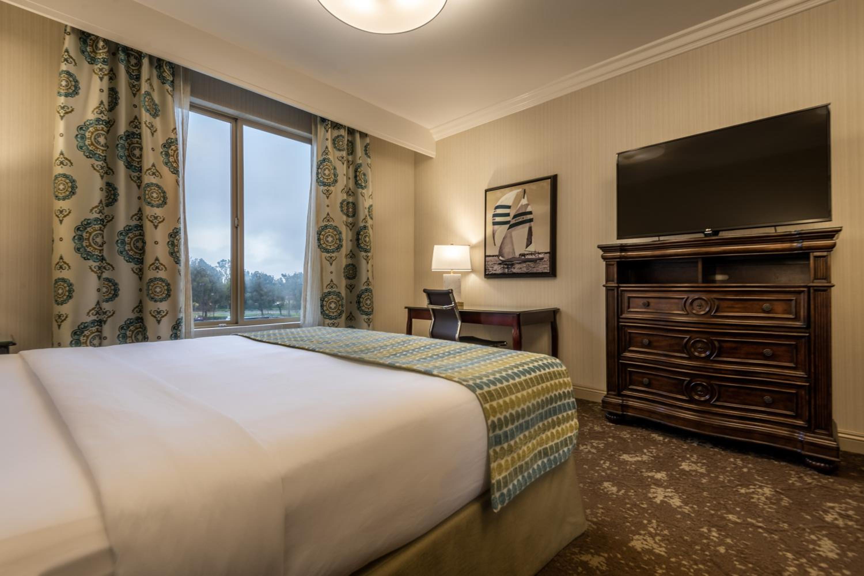 Courtyard, Deluxe, King Bed