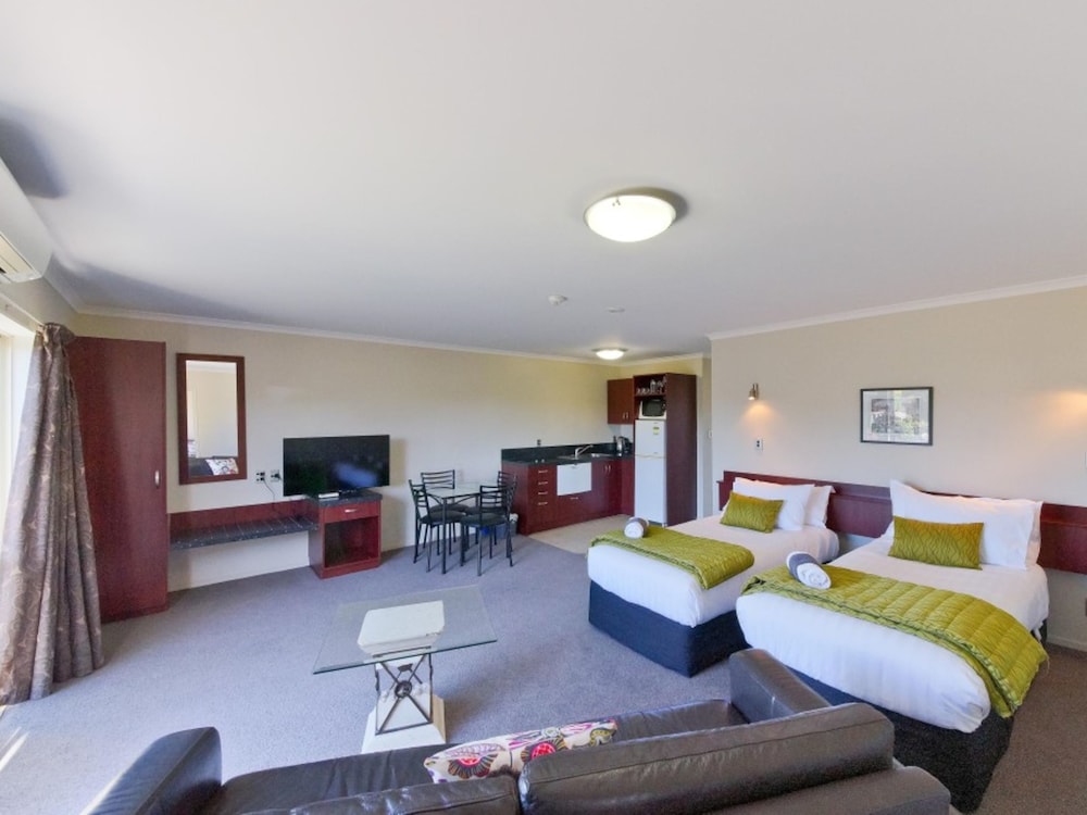 Avenue Motor Lodge 30/35