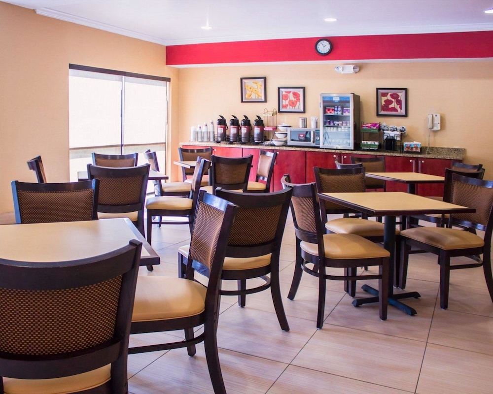 Comfort Inn & Suites Trussville I-59 Exit 141 31/45