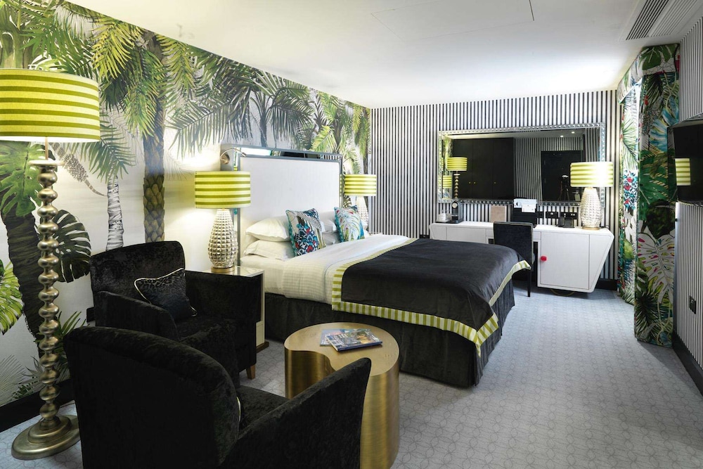 THE MANDEVILLE HOTEL 48/62