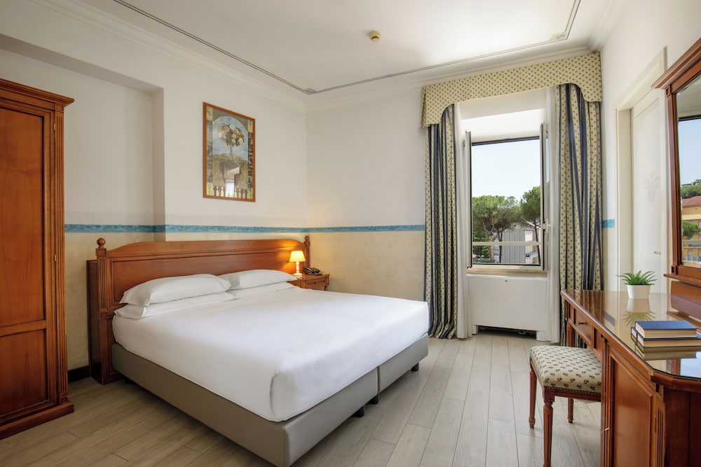 ROOM, DOUBLE BED