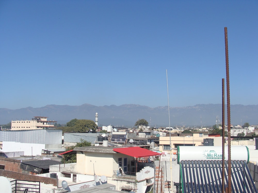 Hotel Abhinandan Grand 28/34