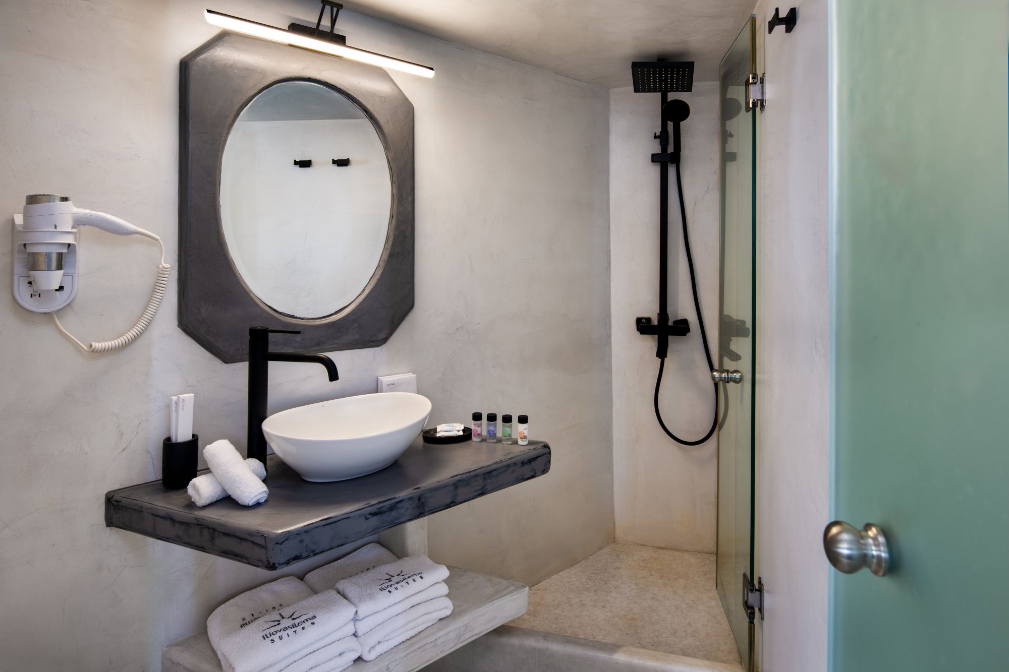 جناح جونيور بجاكوزي، Iliovasilema Suites 4/6
