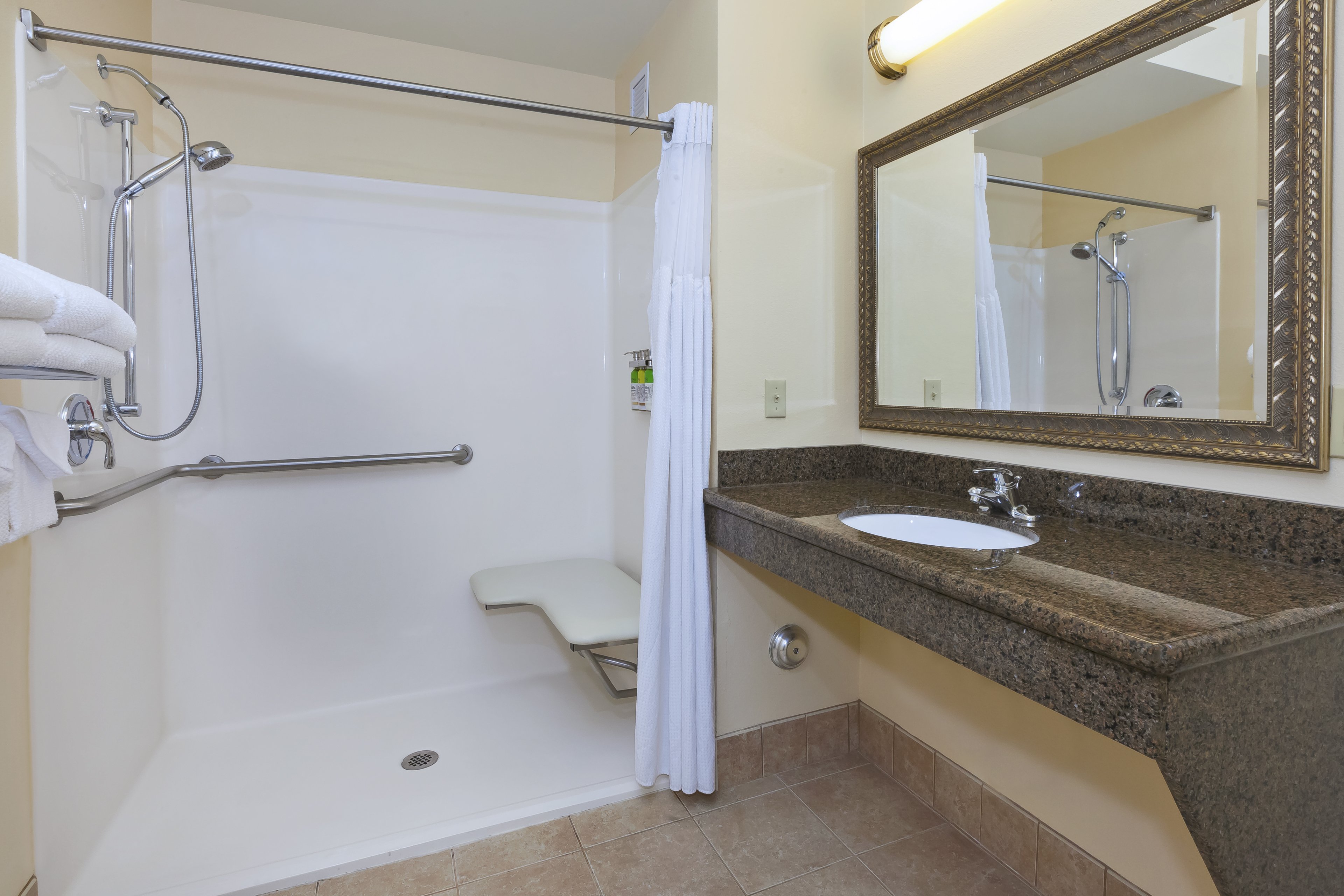Staybridge Suites Lansing-Okemos 81/84