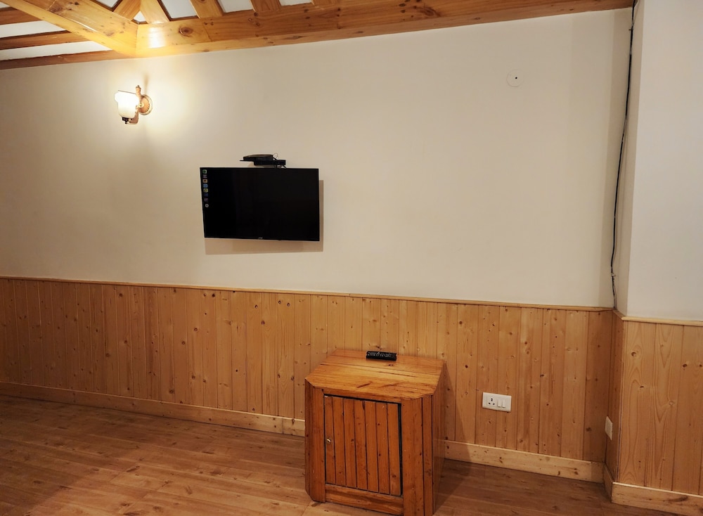 Hotel Pine View ( Pure Vegetarian ) 5/50