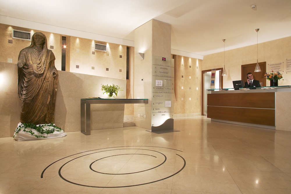 Mercure Roma Centro Colosseo 8/71
