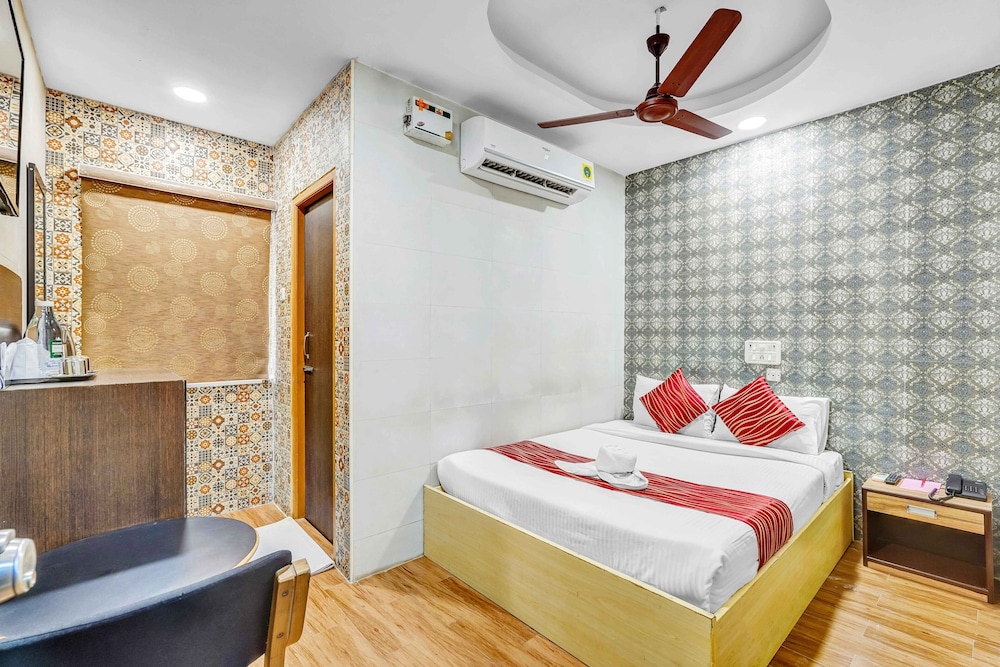 Season 4 Guest House 17/32