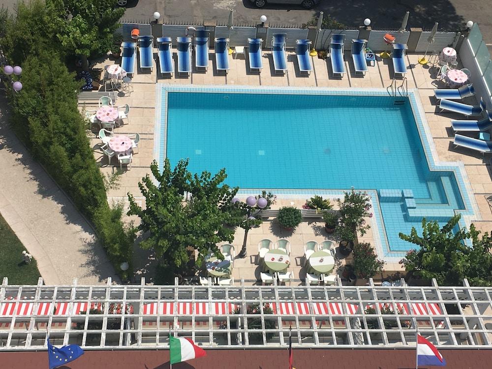 Hotel De Amicis 3/53