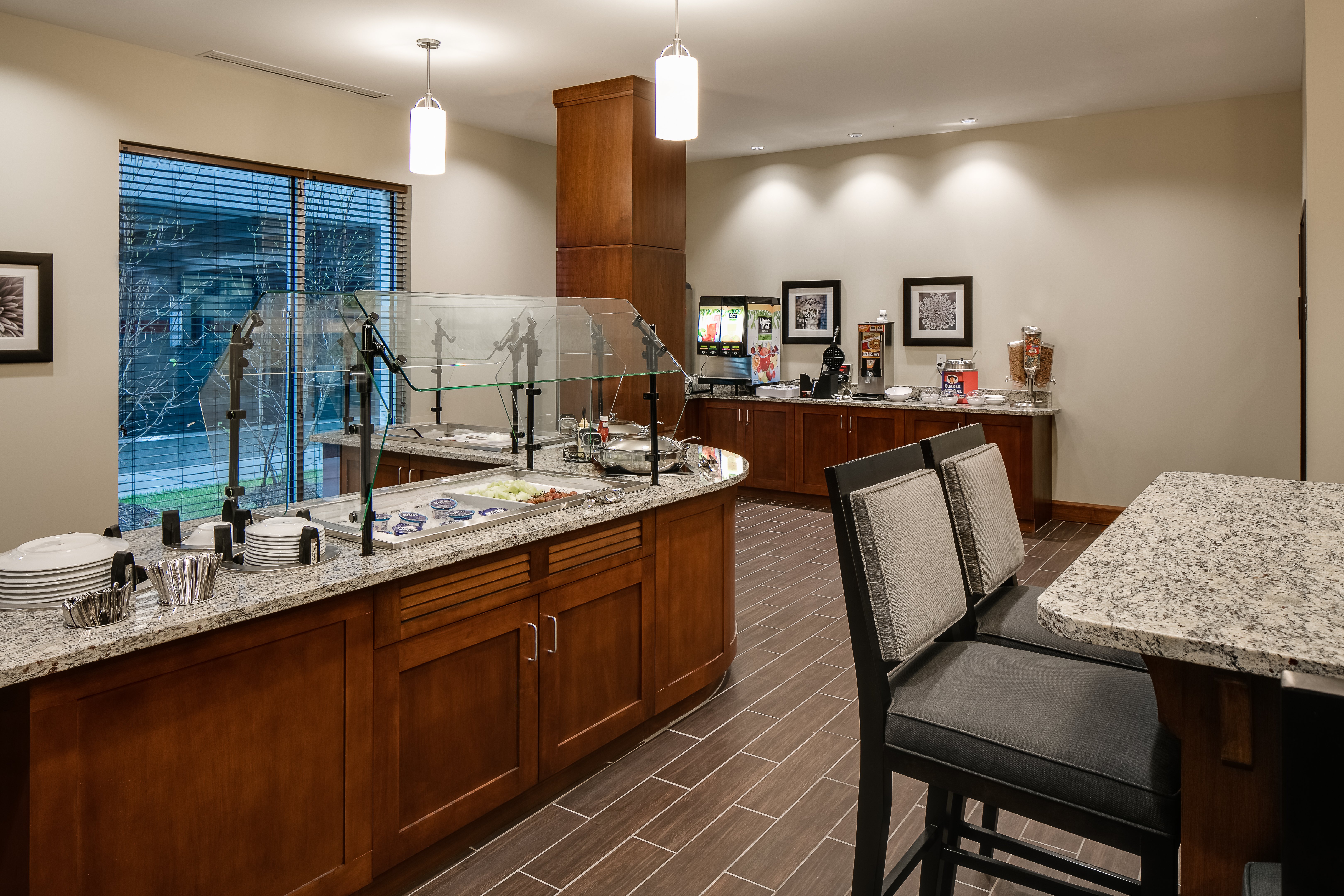 STAYBRIDGE SUITES DES MOINES DOWNTOWN 44/57