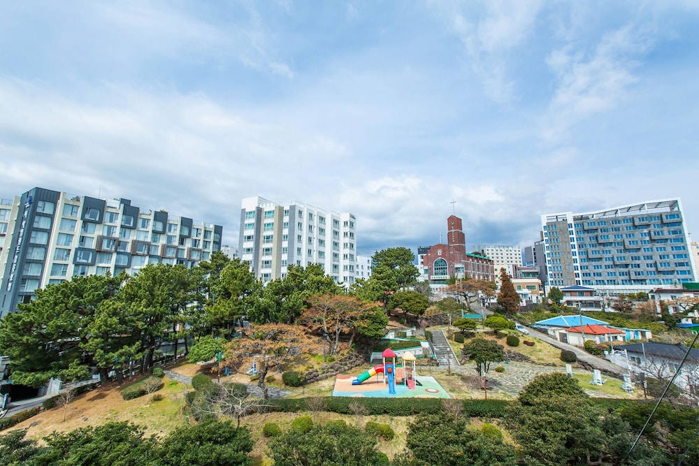 Hotel Bridge Seogwipo 40/50