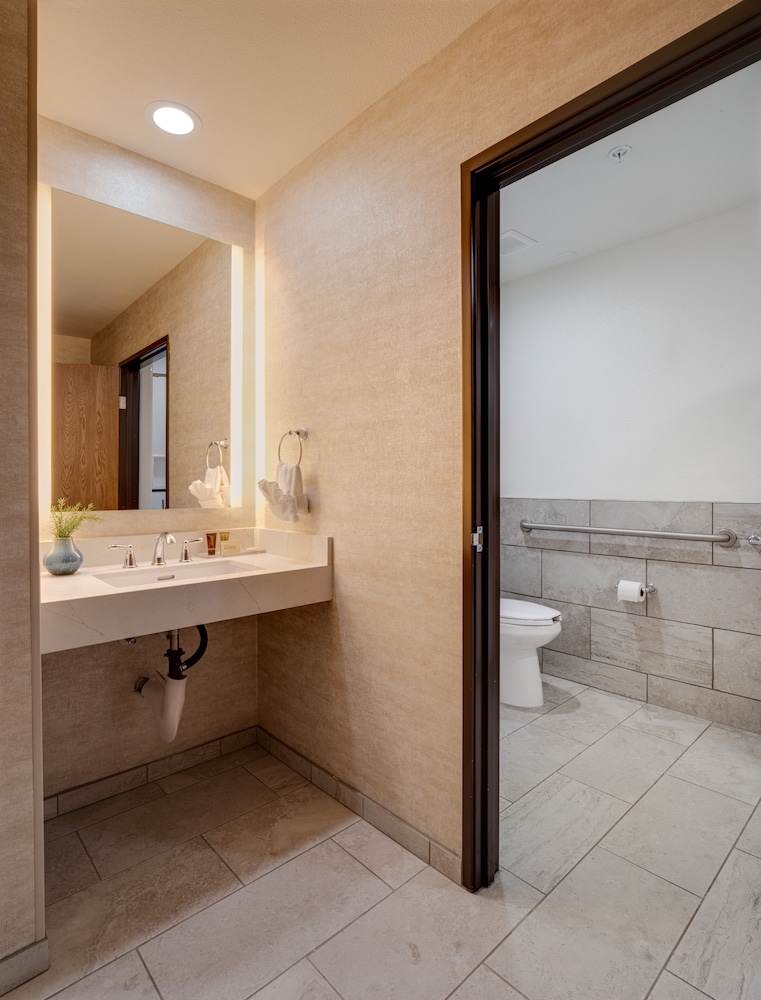 Ayres Suites Diamond Bar 62/65